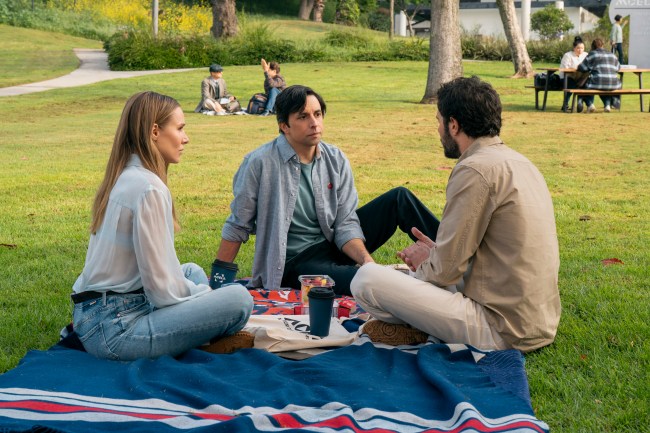 Nobody Wants This. (L to R) Kristen Bell as Joanne, Joe Gillette as Gabe, Adam Brody as Noah in episode 208 of Nobody Wants This. Cr. Erin Simkin/Netflix © 2025