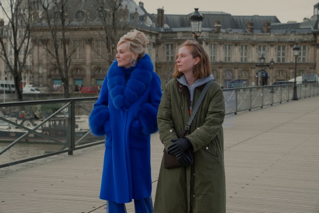 Jean Smart and Hannah Einbinder in Paris in the series finale of 'Hacks' 