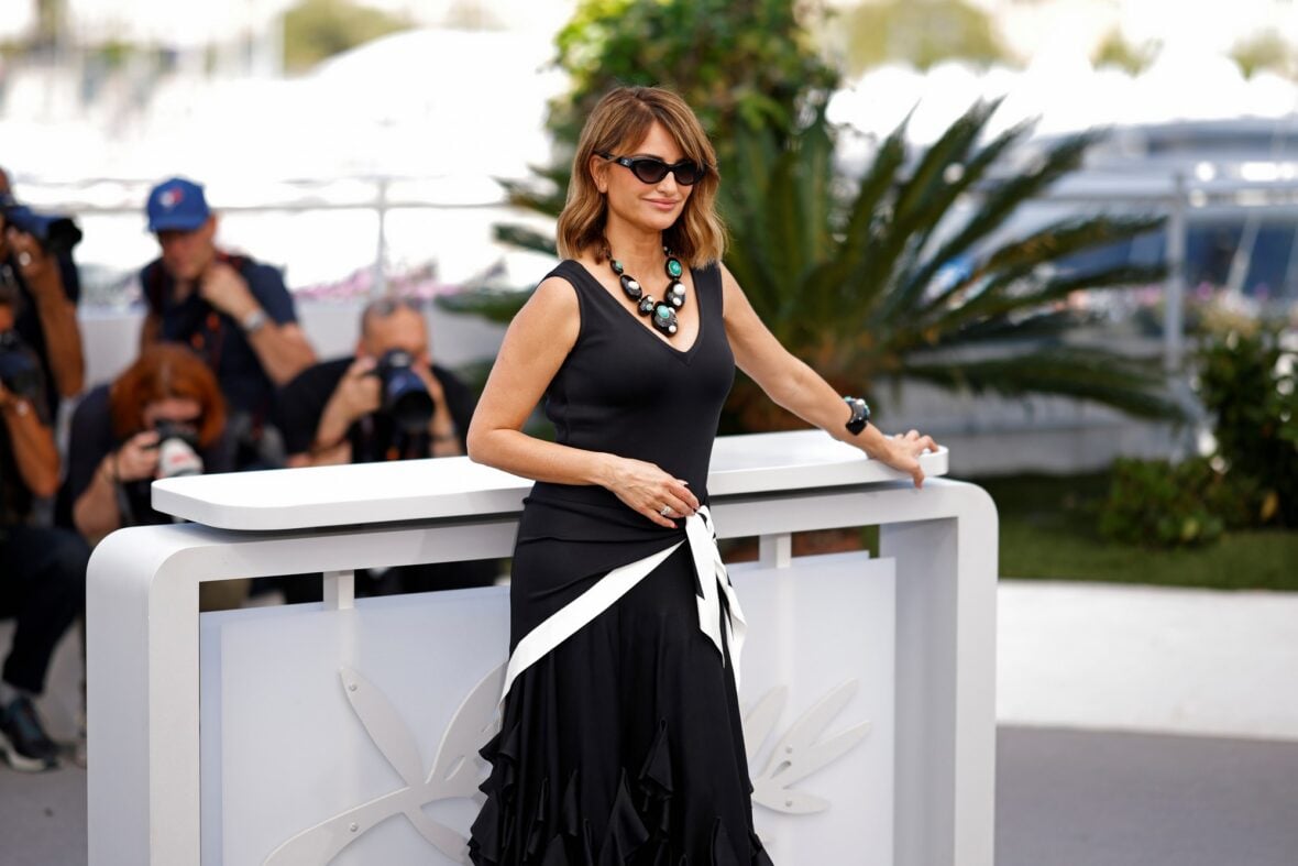 Penélope Cruz in black dress at photocall