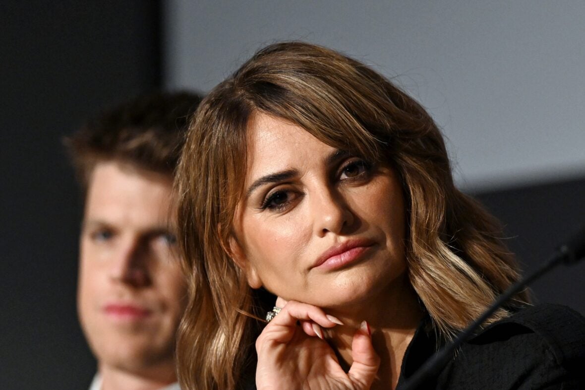 Penélope Cruz in black dress at photocall