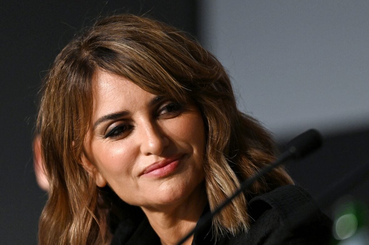 Penélope Cruz in black dress at photocall