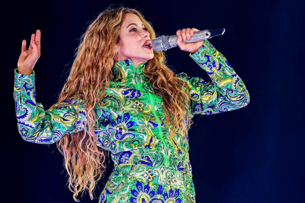Shakira Performs at Copacabana Brazil
