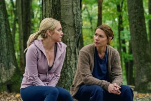 THE BEAST IN ME. (L to R) Brittany Snow as Nina and Claire Danes as Aggie Wiggs in Episode 102 of The Beast in Me. Cr. Chris Saunders/Netflix © 2024