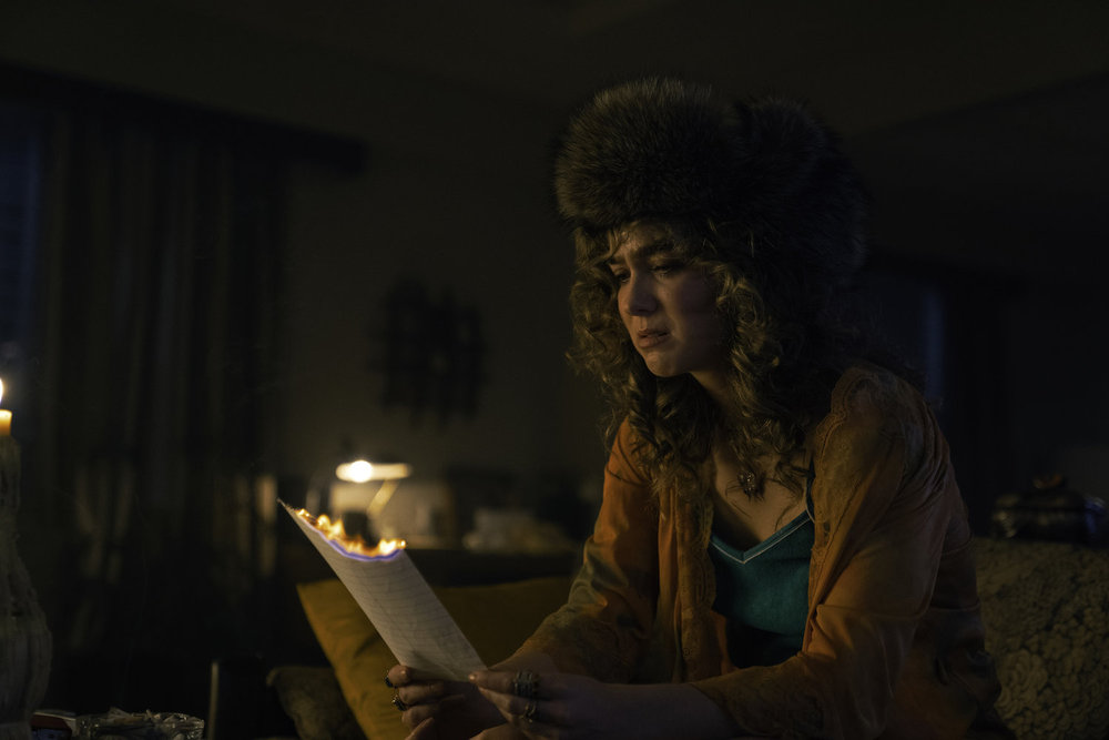 PONIES -- Secondhand News Episode 101  Pictured: Haley Lu Richardson as Twila -- (Photo by: Katalin Vermes/PEACOCK)