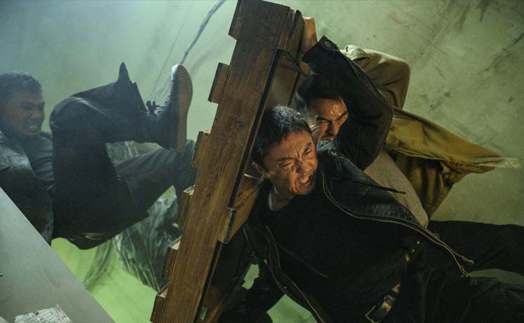 Wang Wei and Navin stand their ground against the enemy's relentless assault.