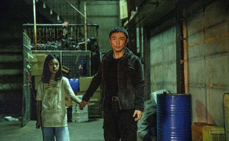 Wang Wei strategizes his escape plan with Rainy.