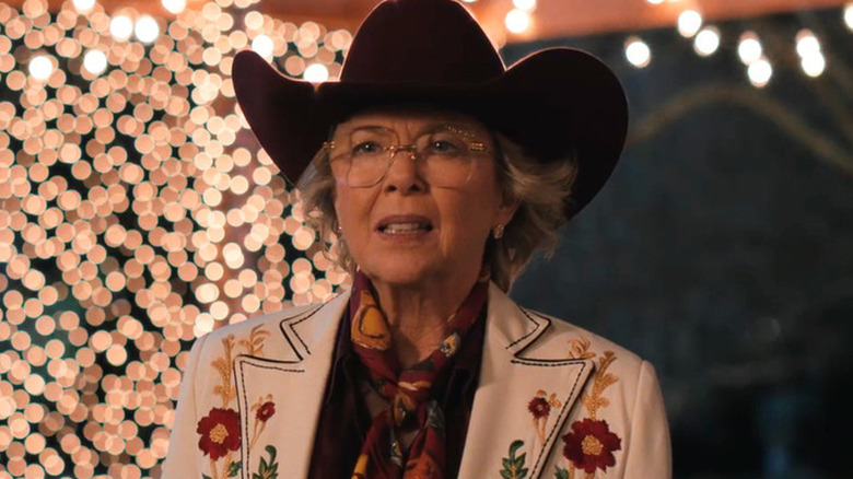 Beulah (Annette Bening) wearing a cowboy hat on Dutton Ranch