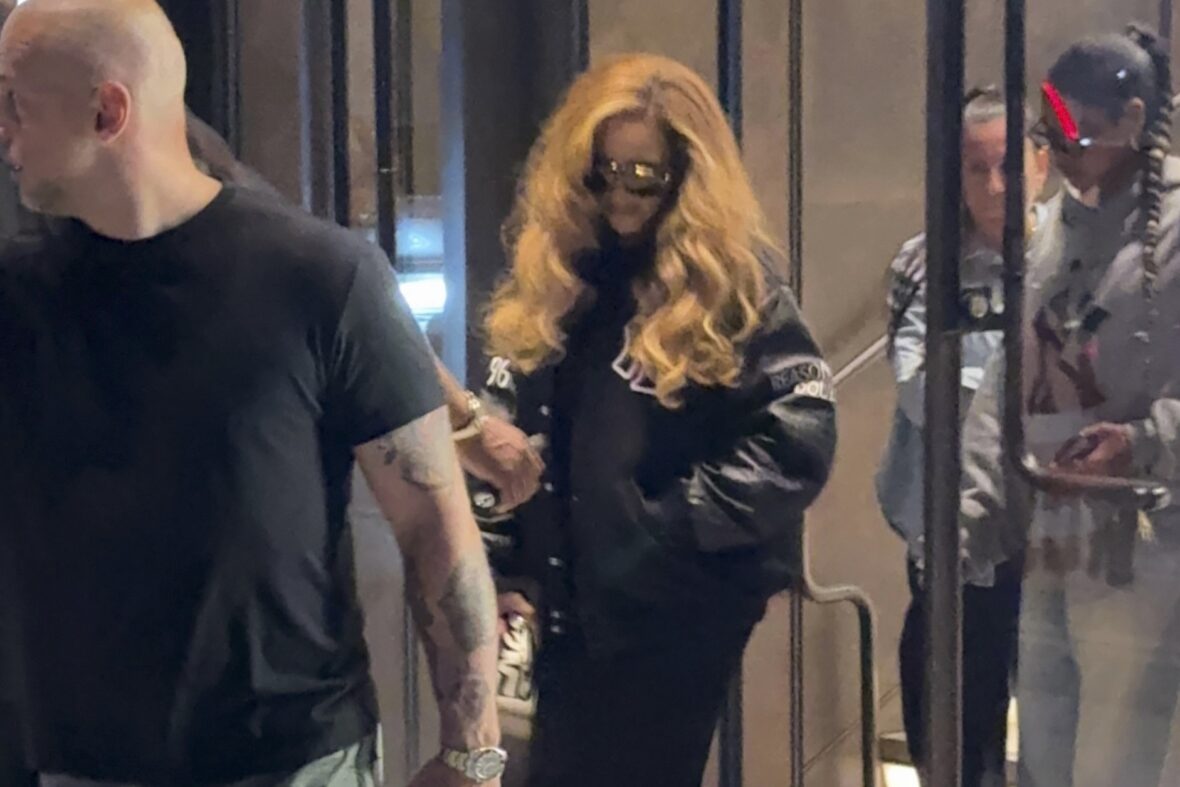 Beyonce leaves Roc Nation offices with Jay Z