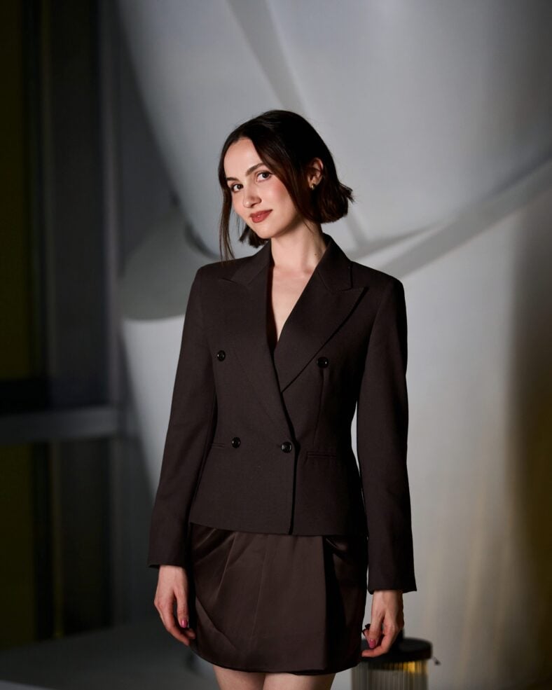 Maude Apatow poses at the Max Mara welcome dinner in Shanghai