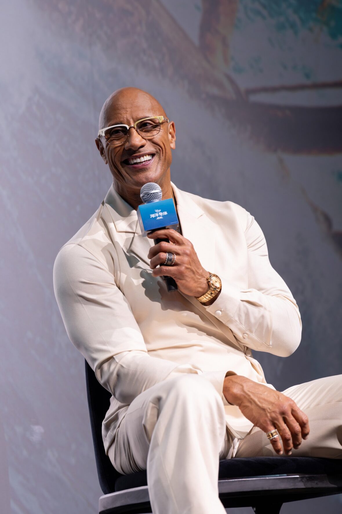 Dwayne Johnson kicks off Moana press tour