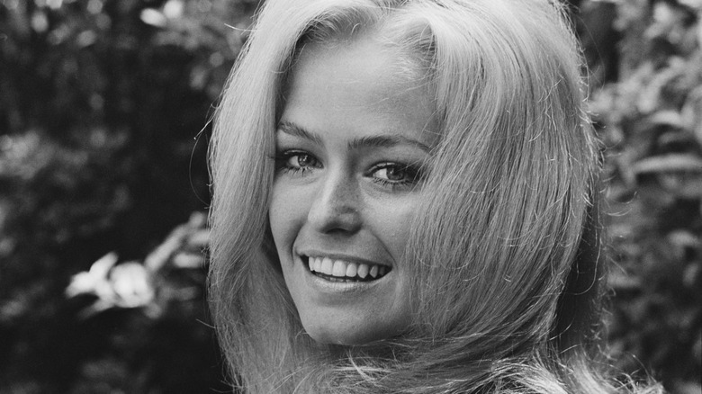 Farrah Fawcett smiling in 1970 black-and-white photo