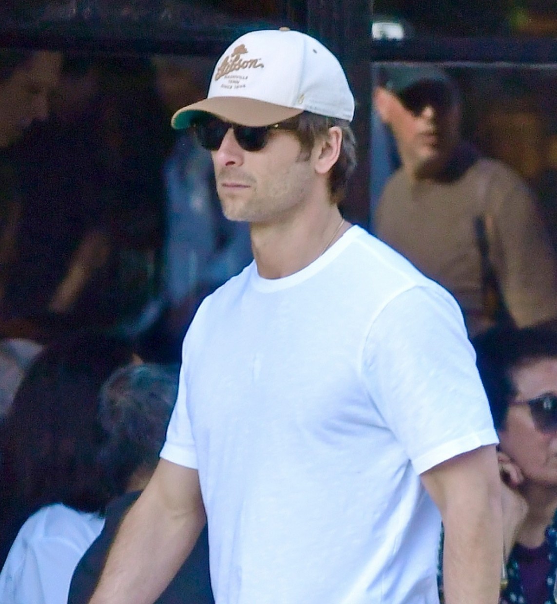 Glen Powell enjoys day out in Notting Hill