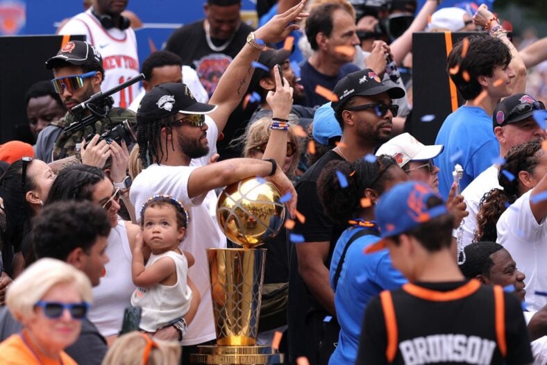 Jalen Brunson with his wife and daughter at the Knicks victory parade