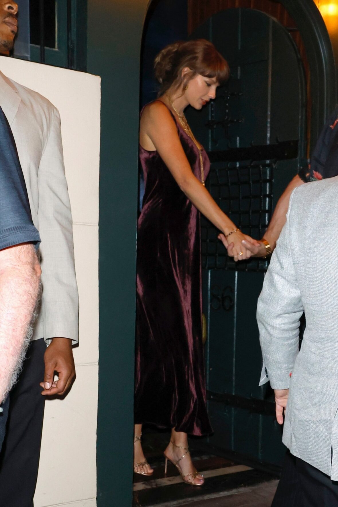 Taylor Swift leaves dinner in NYC