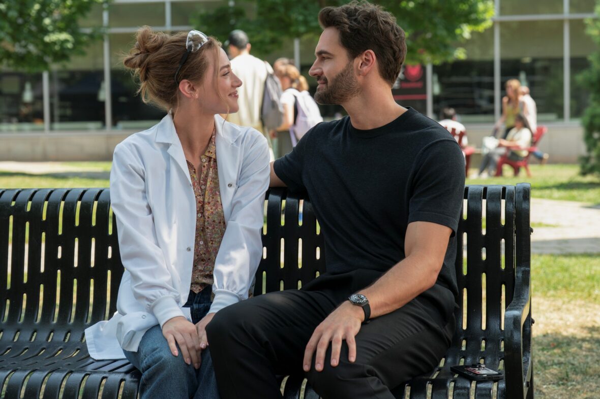 Lili Reinhart and Tom Bateman in The Love Hypothesis still