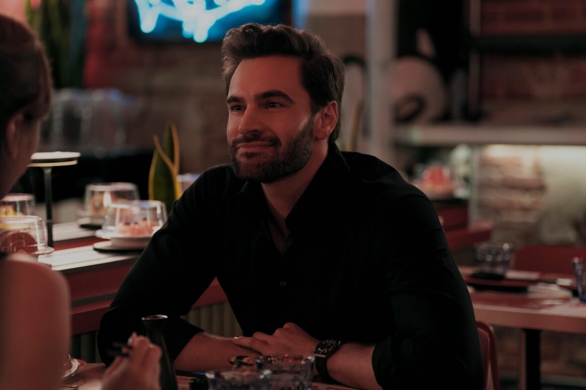 Tom Bateman in The Love Hypothesis still