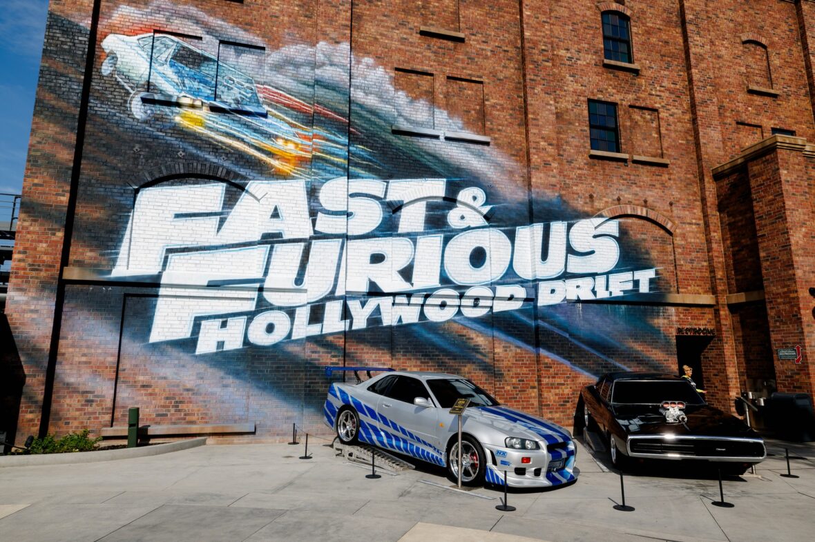 Photo of the outside mural at Fast & Furious: Hollywood Drift
