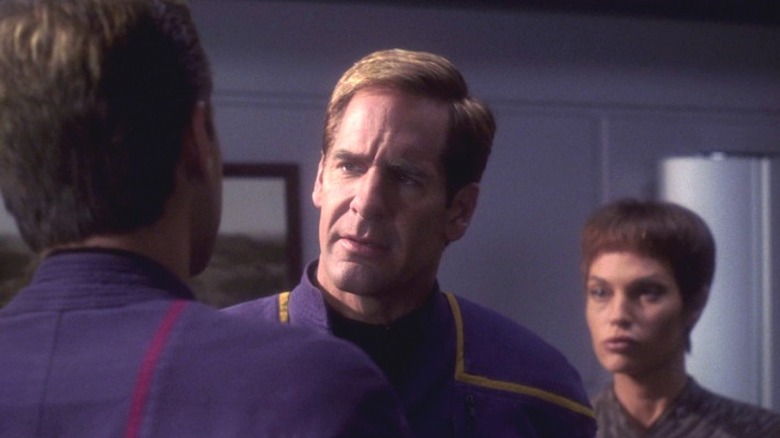 Captain Jonathan Archer talking to Trip Tucker with T'Pol standing behind him in Star Trek: Enterprise