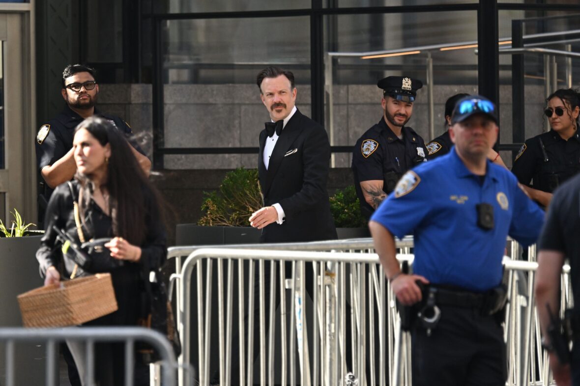 Jason Sudeikis arrives at Madison Square Garden