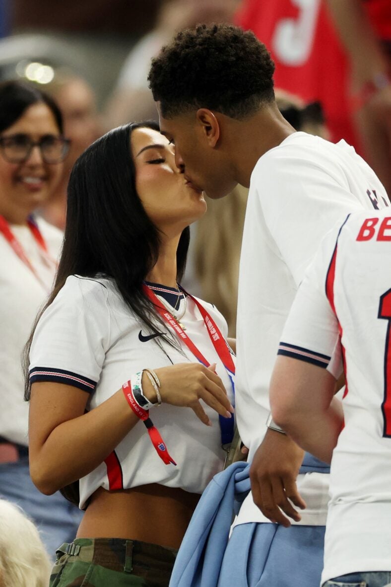 Jude Bellingham and Ashlyn Castro kiss at England and Croatia match