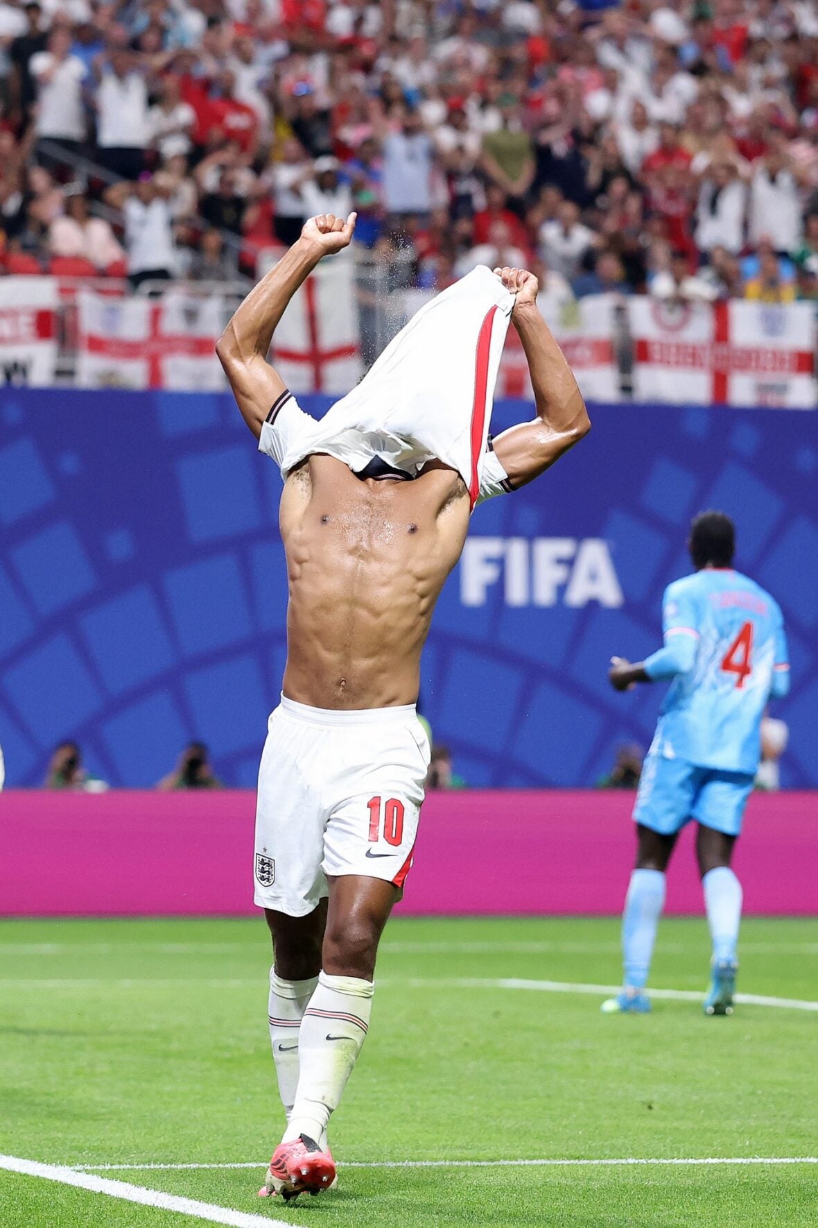 Jude Bellingham pulls his shirt up during the England vs Congo DR match of the World Cup