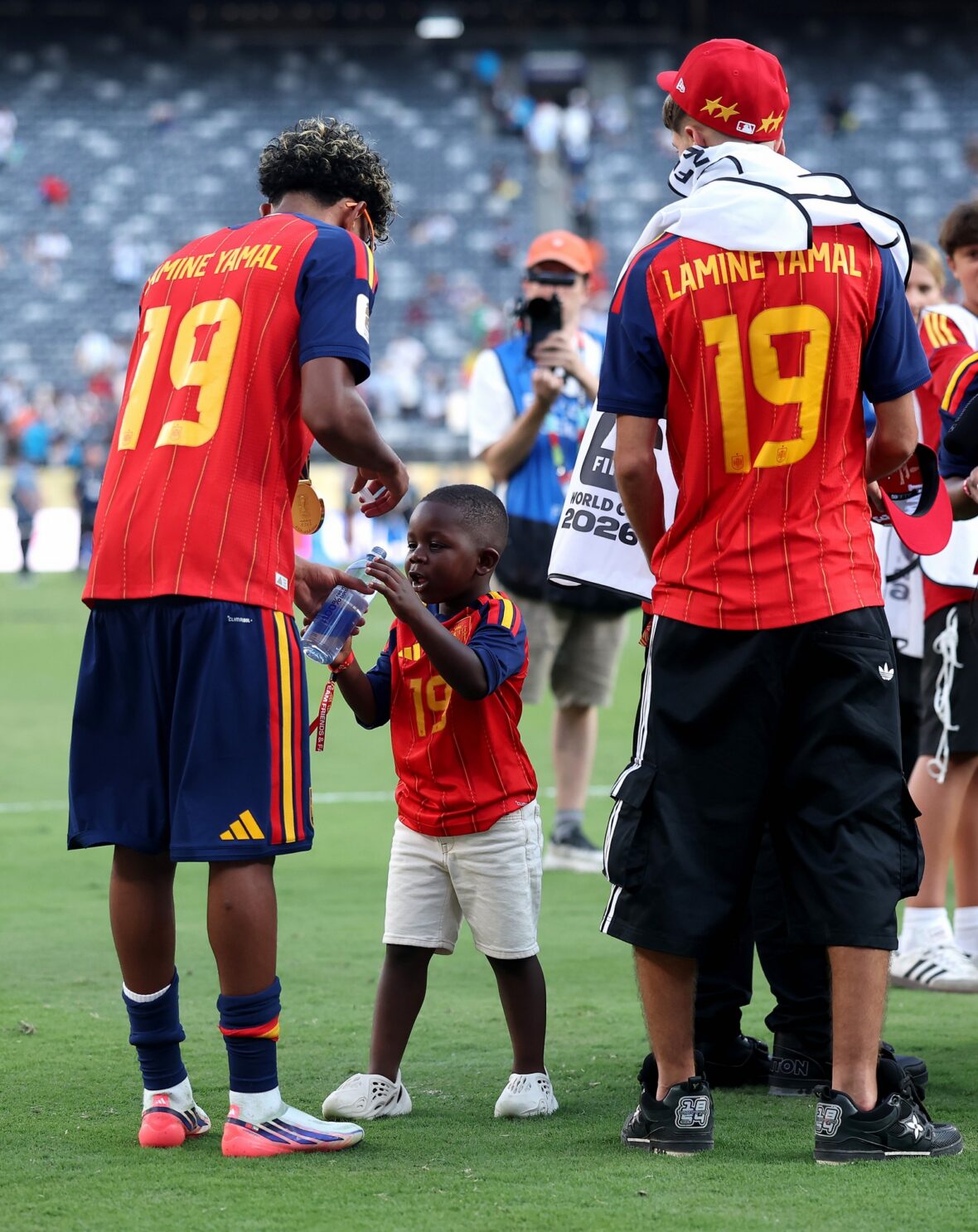 Lamine Yamal and his three-year-old brother Keyne on the soccer field celeebrating