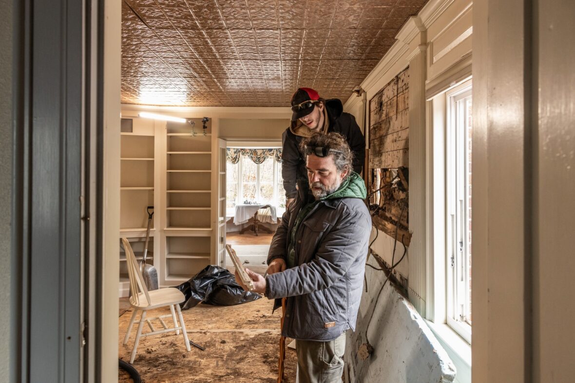 Still from Maine Cabin Masters: All In