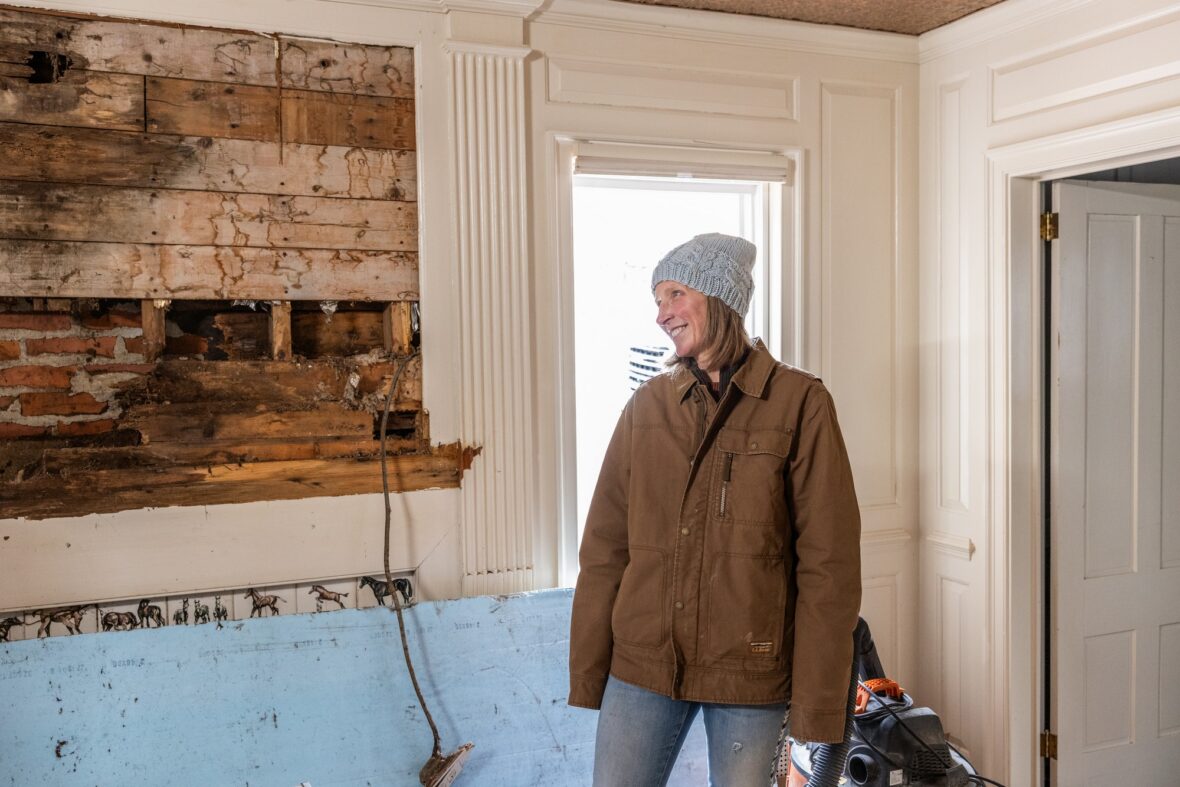 Still of Sarah Morrill in Maine Cabin Masters: All In