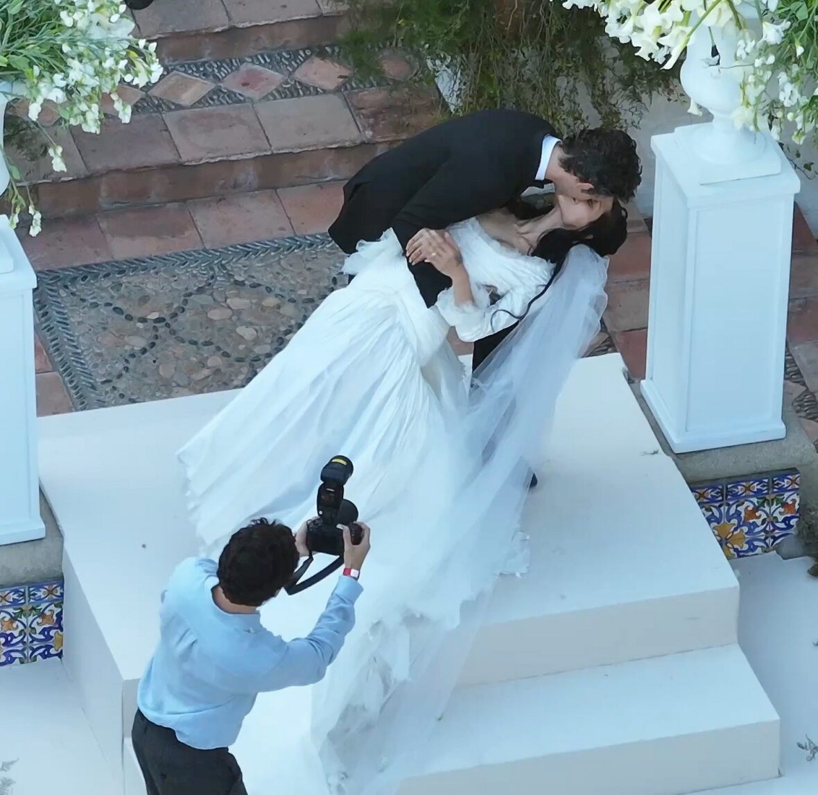 Matty Healy and Gabriette kiss after getting married in Los Angeles