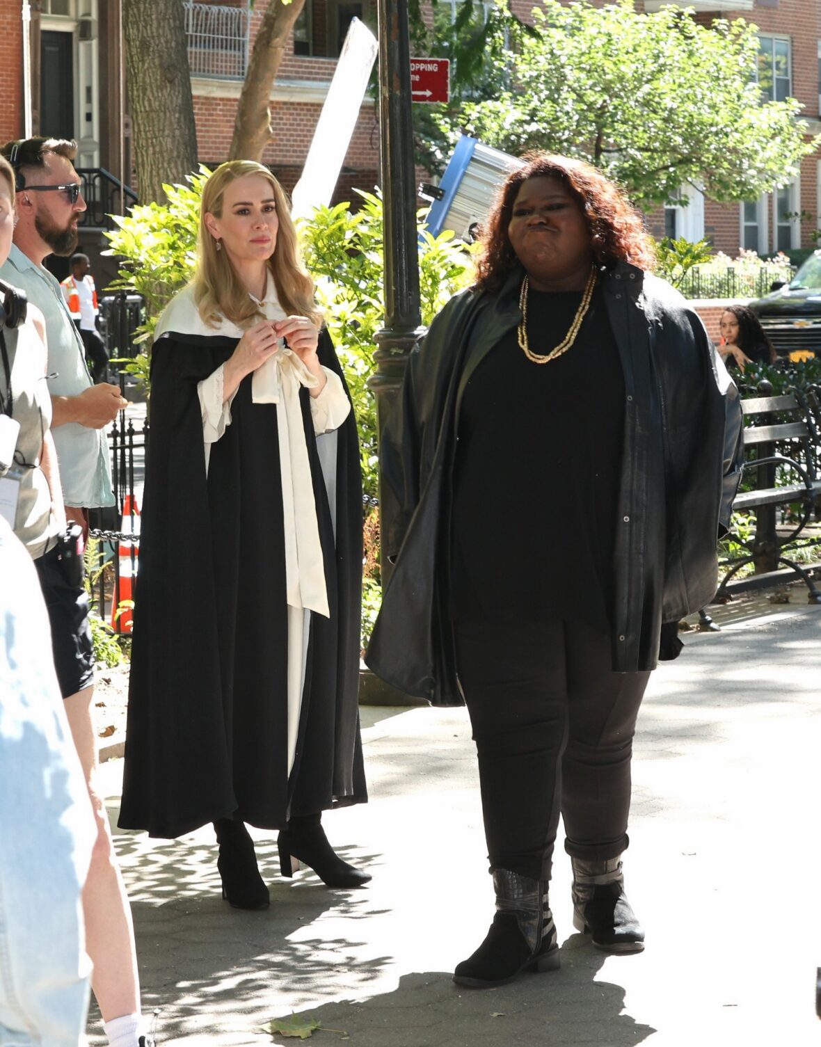 Sarah Paulson and Gabourey Sidibe on set of American Horror Story
