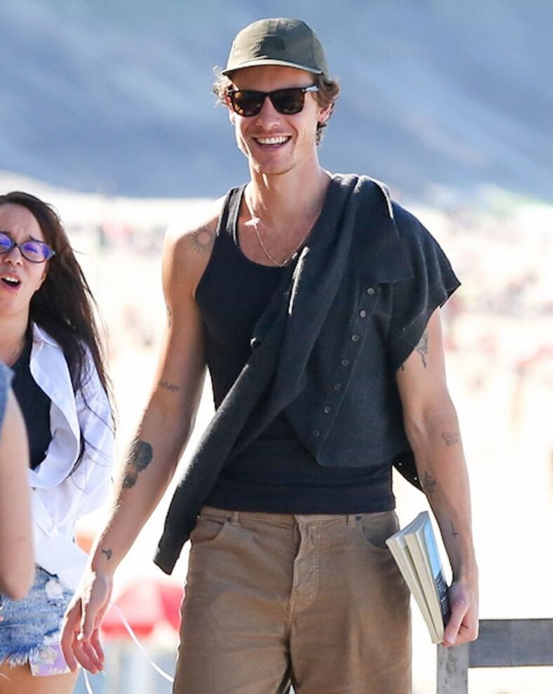 Shawn Mendes coffee run in Rio