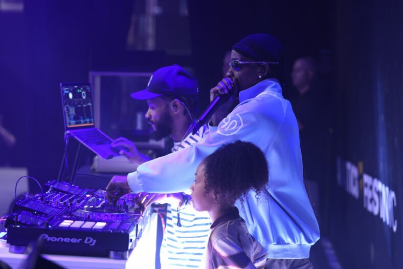 Stormi Webster joins dad Travis Scott behind the DJ booth at Fanatics Fest