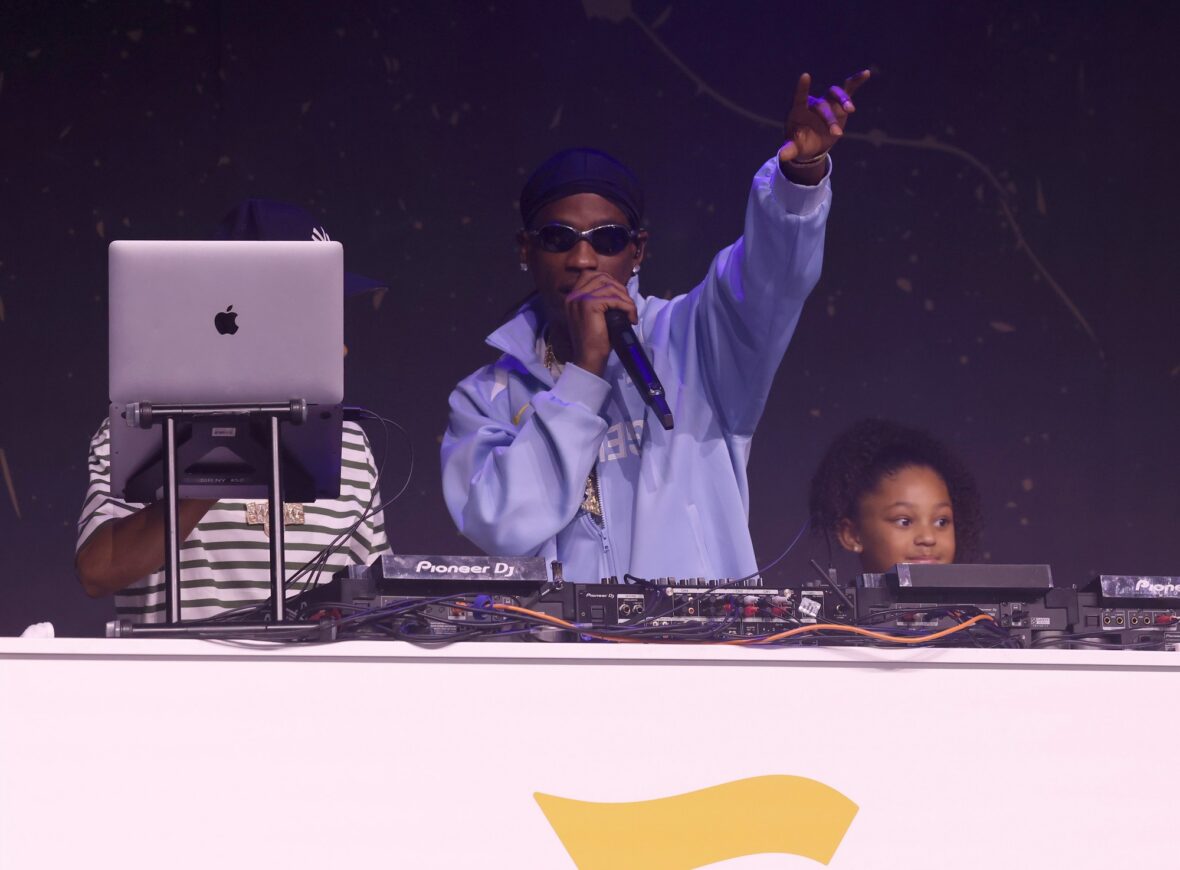 Stormi Webster joins dad Travis Scott behind the DJ booth at Fanatics Fest