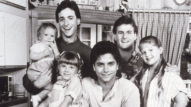 The cast of Full House (1987) pose for a promo photograph on set